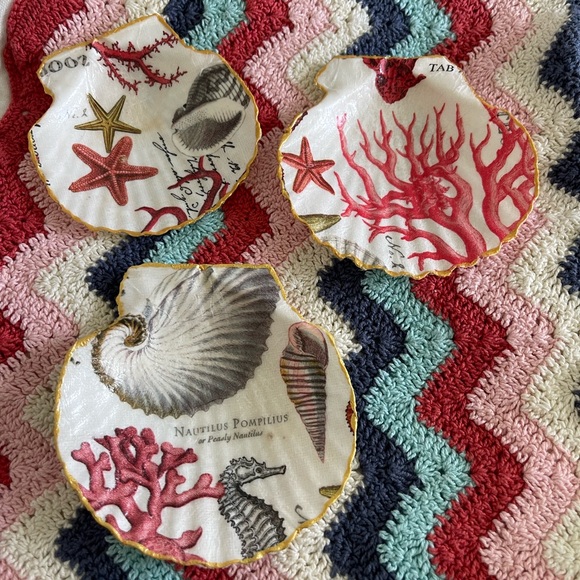 Shell trinkets - Picture 2 of 16